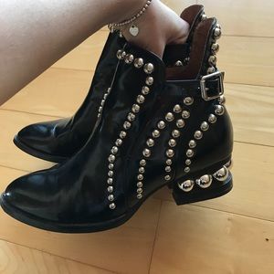 rylan bootie jeffrey campbell